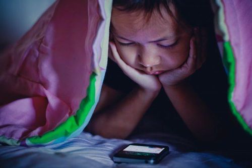 Nghiện màn hình 'tàn phá' não trẻ như thế nào?