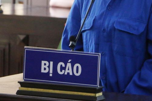Phạt tù đối tượng trong đường dây vận chuyển hàng cấm