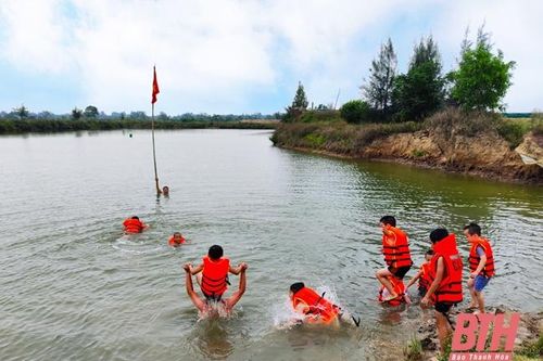 Từ vụ phun môi cho bé gái 5 tuổi đến việc nâng cao hiểu biết về quyền trẻ em