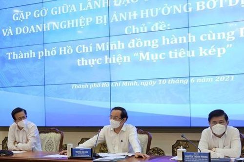 TP.HCM khẩn trương đàm phán mua và tiêm vaccine cho người dân