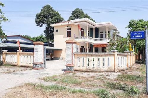 Gói thầu sản phẩm dịch vụ số 2 dự án LRAMP công trình bảo dưỡng thường xuyên các tuyến đường huyện Hải Lăng: 'Vênh' giữa thực tế với hồ sơ