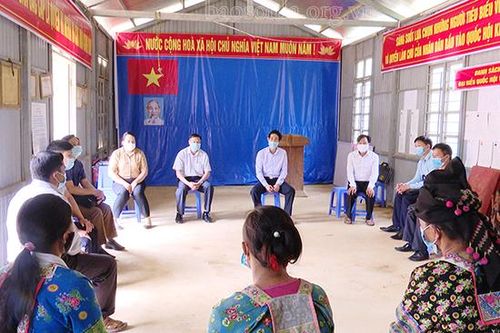 Trưởng Ban Dân vận tỉnh ủy khảo sát việc thực hiện hương ước, quy ước tại huyện Sốp Cộp