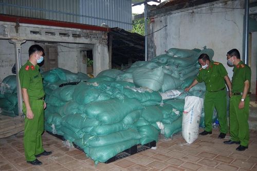 Thái Nguyên: Thu giữ khối lượng lớn găng tay y tế đã qua sử dụng