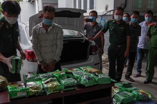 Bắt 20kg ma túy giấu trong giỏ đựng xoài vận chuyển vào TPHCM