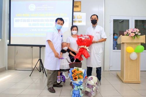 Ghép tủy cứu bé gái 3 tuổi quê Lâm Đồng bị u nguyên bào thần kinh