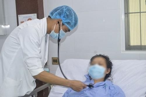 Sản phụ bị xuất huyết não được cứu mẹ và con