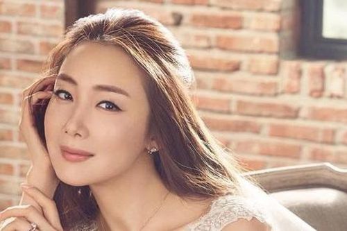 Từ 'nữ hoàng nước mắt', Choi Ji Woo đang thành 'nữ hoàng scandal' với loạt tin động trời