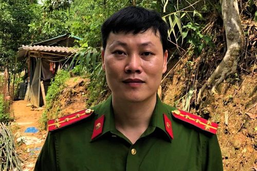 Đại úy công an cứu người bị nước cuốn trôi