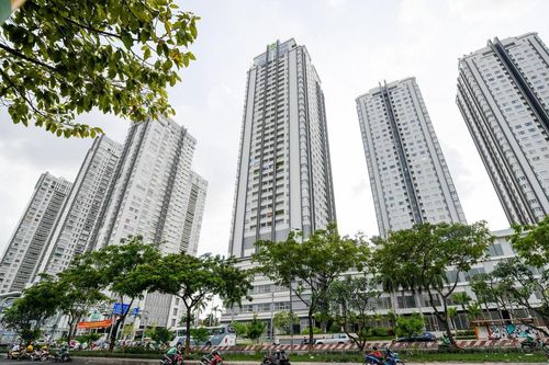 TP.HCM phong tỏa 2 tòa nhà chung cư Sunrise City Central