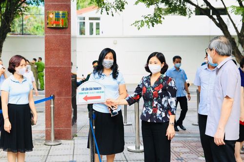 Phó Bí thư Thường trực Thành ủy Nguyễn Thị Tuyến: Không để bất kỳ điểm thi nào trên địa bàn quận Ba Đình có F0