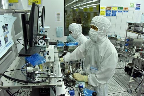 Bảo vệ an toàn người lao động, phục hồi và phát triển sản xuất