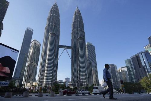 Malaysia kéo dài phong tỏa toàn diện, Nhật Bản cân nhắc nới lỏng hạn chế