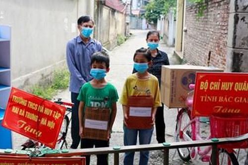Nghĩa tình đồng đội nơi tuyến đấu chống dịch