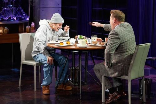 MC James Corden nhận chỉ trích vì gọi thức ăn châu Á là kinh tởm