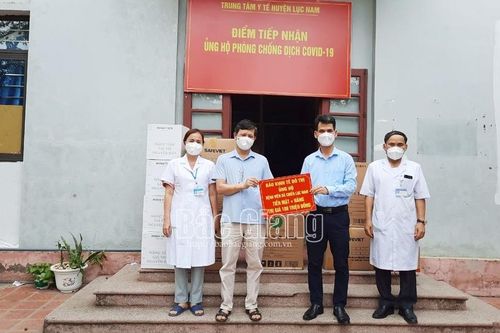 Báo Kinh Tế & Đô thị ủng hộ Trung tâm Y tế huyện Lục Nam phòng, chống dịch Covid-19