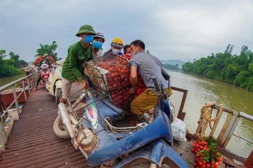 Cây cầu 'tử thần' với người bán vải ở Bắc Giang
