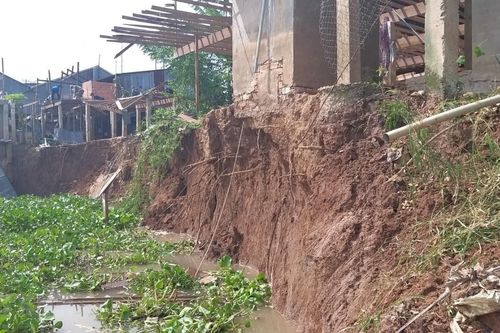 An Giang: Sạt lở tỉnh lộ 946, nhiều căn nhà nguy cơ rơi xuống sông