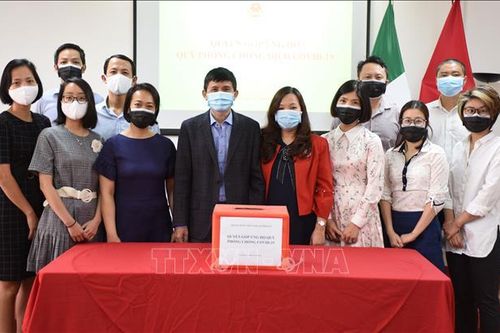 Cộng đồng người Việt tại Mexico chung sức với đồng bào trong nước chống dịch COVID-19