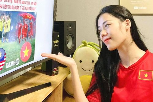 Ca sĩ Hương Ly: Công Phượng và Xuân Trường ghi bàn, Việt Nam thắng đậm Malaysia