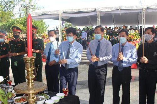 Tổ chức trang trọng lễ truy điệu, an táng 40 hài cốt liệt sĩ quy tập từ thôn Tân Xá, Ba Lòng, Đakrông