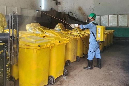 Giữ an toàn xử lý rác thải tại khu cách ly