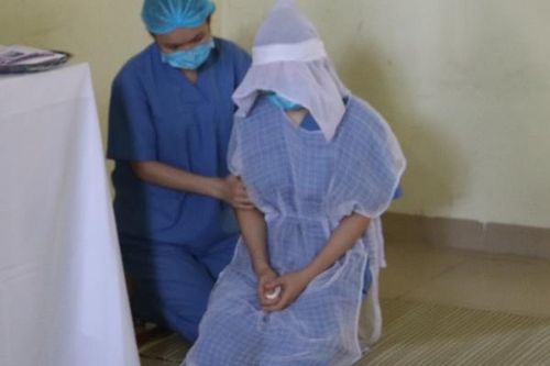 Nữ điều dưỡng không thể về chịu tang mẹ do tham gia chống dịch COVID-19