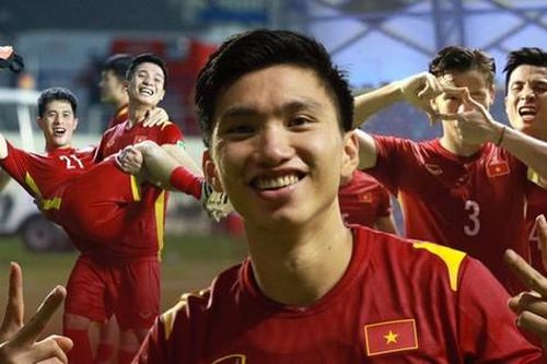 Sau chiến thắng, Bùi Tiến Dũng đăng ảnh tình cảm với Đình Trọng, Văn Toàn có biệt danh mới