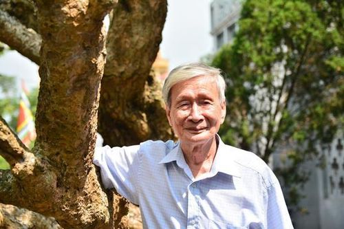 Nhà văn Nguyễn Xuân Khánh đã 'đội gạo lên chùa' ở tuổi 89