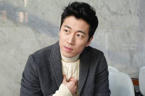 Nam ca sĩ Hàn Quốc kết hôn với bạn gái stylist