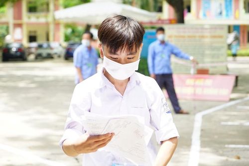 Kết thúc buổi thi môn Ngữ văn, Ngoại ngữ: Đề vừa sức, thí sinh hài lòng