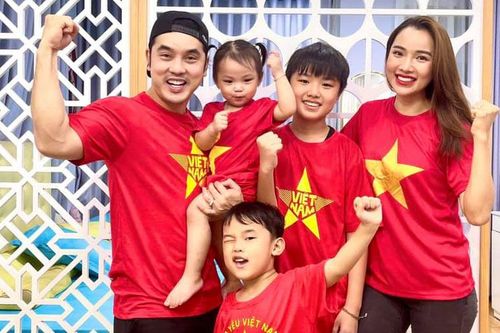 Con gái Đông Nhi gia nhập đội fan 'cuồng' đội tuyển Việt Nam