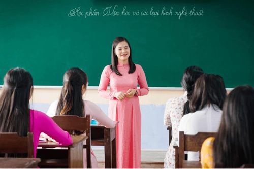 Giáo viên mùa dịch: Tạm dừng dạy, không dừng học