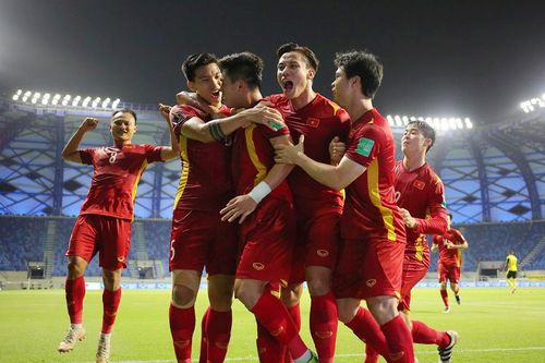 Chủ tịch nước, Thủ tướng và Chủ tịch Quốc hội chúc mừng đội tuyển Việt Nam