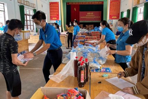 Tình người công đoàn trong tâm dịch