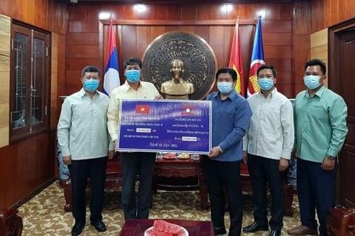 Các tỉnh của Lào hỗ trợ địa phương Việt Nam phòng, chống dịch Covid-19