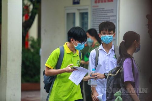 Thí sinh và chuyên gia nhận định trái chiều về đề thi Tiếng Anh