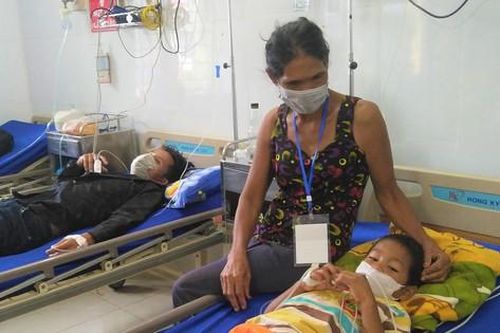 Ăn thịt cóc, cả ba bố con nhập viện nghi bị ngộ độc