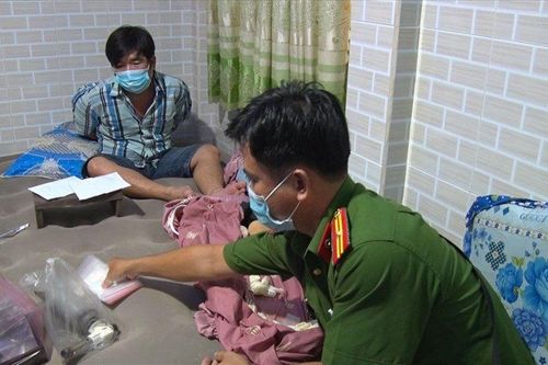Bắt giữ thành công đối tượng trốn truy nã về tội mua bán trái phép chất ma túy