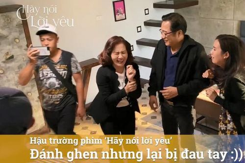 Nguyệt Hằng sái tay vì cảnh đánh ghen với NSND Trọng Trinh