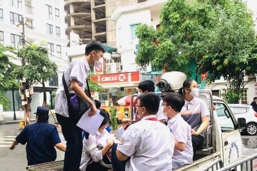 Nhiều thí sinh nhầm địa điểm trong ngày đầu tiên thi vào lớp 10