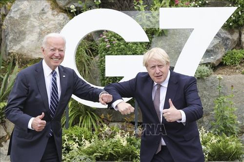 Tổng thống Mỹ J.Biden có cuộc gặp đầu tiên với Nữ hoàng Anh Elizabeth
