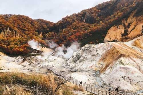 Onsen và chụp ảnh không chán ở 'Thung lũng tử thần'