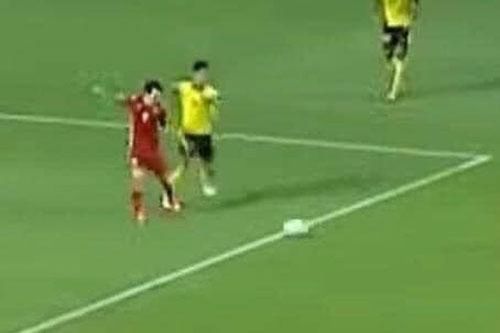 CĐV Malaysia: 'Việt Nam ăn mừng một bàn thắng từ ăn vạ sao?'