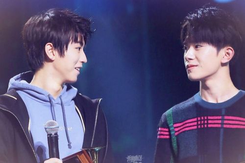 Fandom hai nhà Dịch Dương Thiên Tỉ - Vương Tuấn Khải gây chiến làm sập cả trang Douban