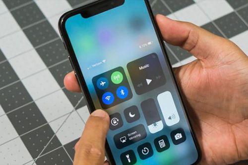 Mẹo chia sẻ nhanh mật khẩu Wi-Fi cho bạn bè trên iPhone ai cũng nên biết