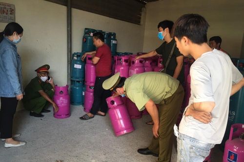 QLTT Thừa Thiên Huế tạm giữ số lượng lớn chai LPG các loại có dấu hiệu xâm phạm quyền sở hữu trí tuệ