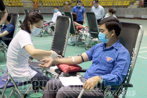 Hơn 160 đoàn viên thanh niên hiến máu tình nguyện