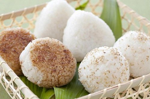 Cơm nắm muối vừng