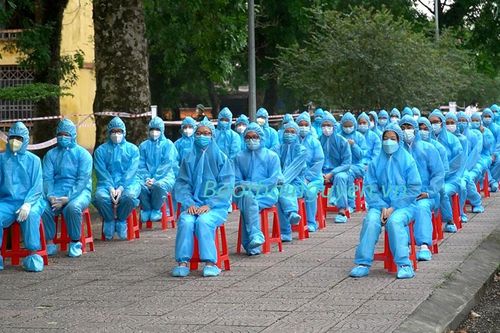 Đón đoàn tình nguyện viên y tế trở về từ Bắc Ninh