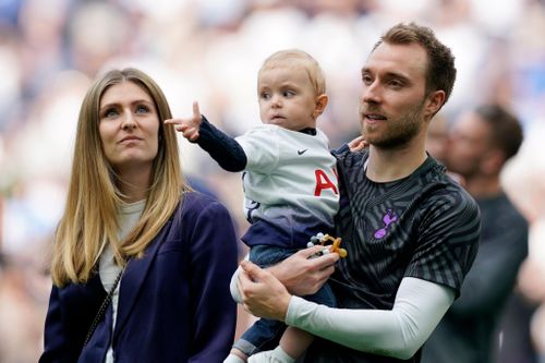 Tình yêu kéo dài cả thập kỷ của Eriksen và các tuyển thủ Đan Mạch